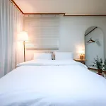 Cozy And Comfy House/ Hongik St. Exit 2 10Min