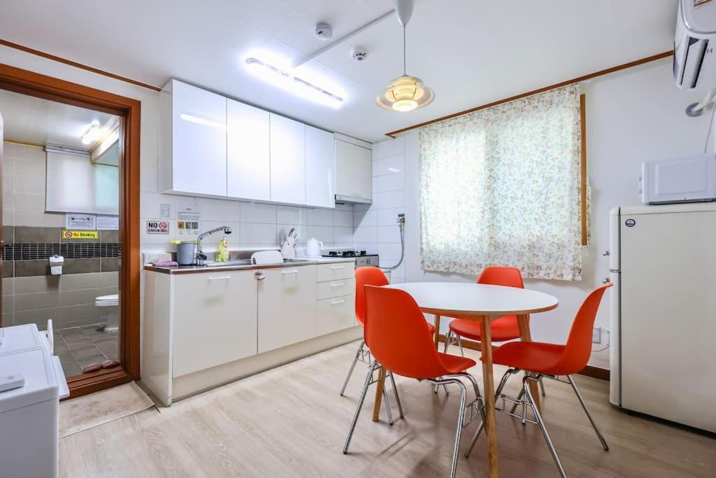 Holiday home Cozy And Comfy House/ Hongik St. Exit 2 10min *