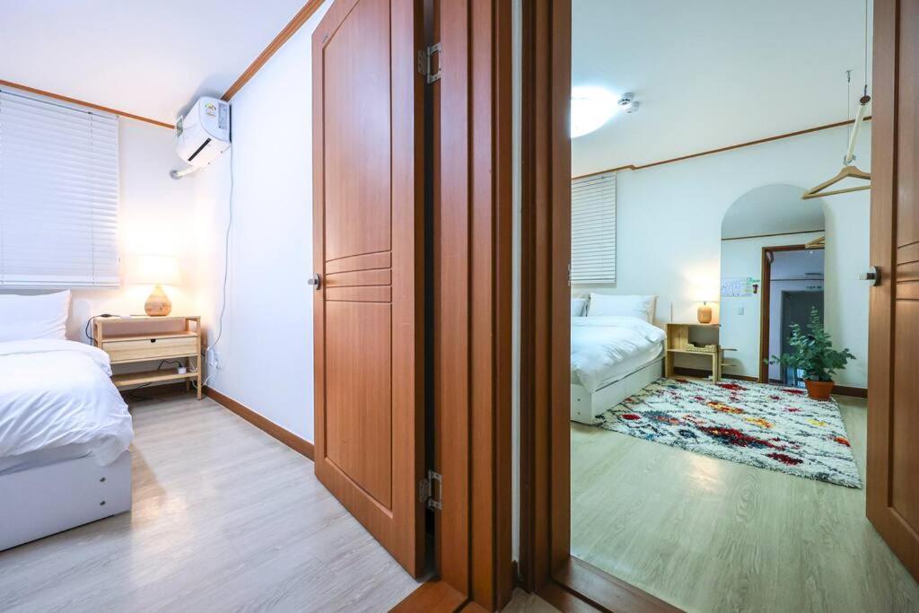 Holiday home Cozy And Comfy House/ Hongik St. Exit 2 10min Seoul