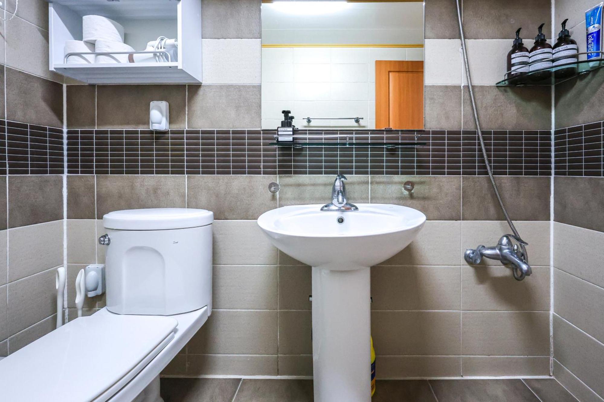 Holiday home Cozy And Comfy House/ Hongik St. Exit 2 10min Seoul